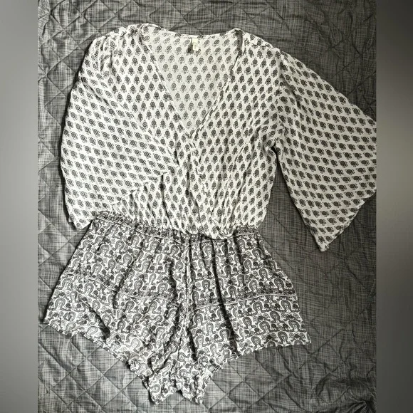 EUC Elan romper / coverup / jumpsuit. Size Medium. Only worn once. - Picture 4 of 7